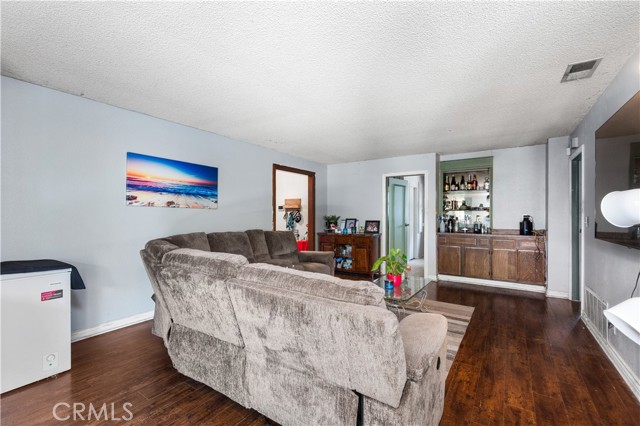 4421 N Sunflower Avenue, Covina CA: https://media.crmls.org/medias/38bafe4b-7683-4f4e-97f7-59007efae8b8.jpg