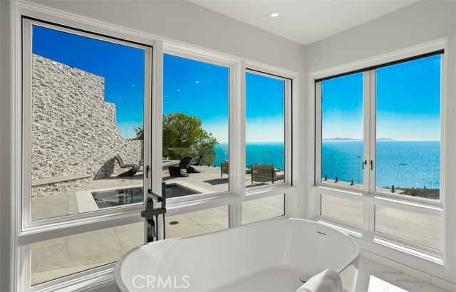 31 N Vista De Catalina, Laguna Beach CA: https://media.crmls.org/medias/38bbebe9-f629-4967-8fe9-298caf965720.jpg