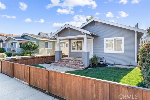 765 Loma Avenue, Long Beach CA: https://media.crmls.org/medias/38bc8cb2-f2ed-46f0-8c65-7475904286cf.jpg
