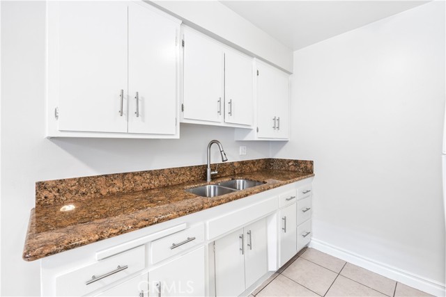 Detail Gallery Image 2 of 11 For 912 Gladys Ave #2,  Long Beach,  CA 90804 - 2 Beds | 1 Baths
