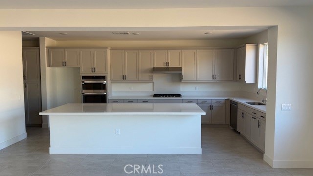 Detail Gallery Image 4 of 13 For 5829 Saddlehorn Ln, Jurupa Valley,  CA 92509 - 4 Beds | 3 Baths