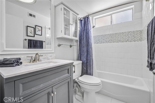 24301 Via Madrugada, Mission Viejo CA: https://media.crmls.org/medias/38be6e48-c5a2-46a4-84ac-8ad7e66f8af6.jpg