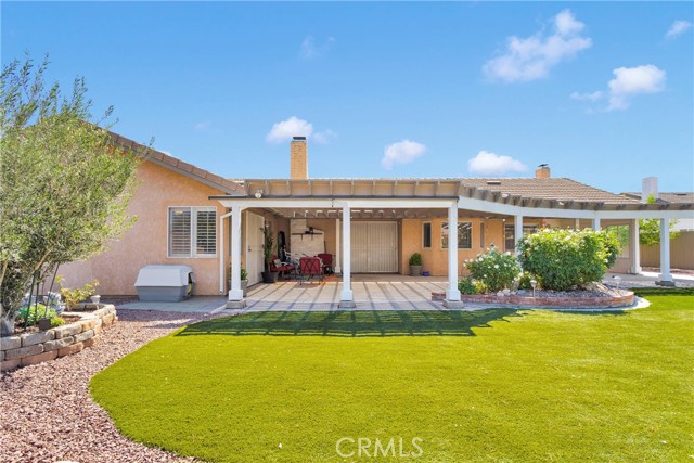 13950 High Falls Trail, Apple Valley CA: https://media.crmls.org/medias/38bf04f9-bbd1-4f20-aa94-01631cb27648.jpg