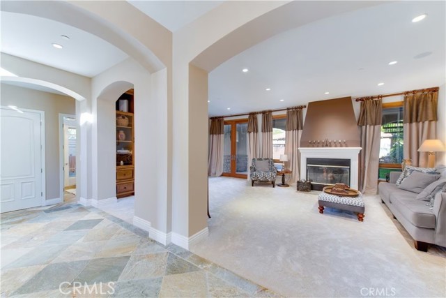 Detail Gallery Image 5 of 67 For 5230 Quakertown Ave, Woodland Hills,  CA 91364 - 5 Beds | 5 Baths