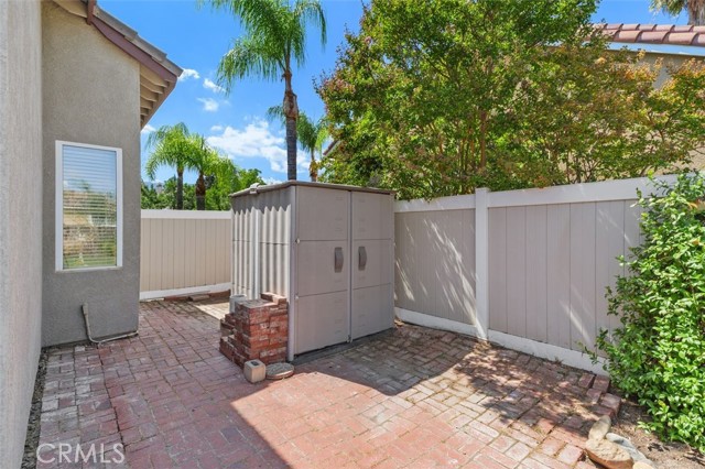 431 Redwing Drive, Corona CA: https://media.crmls.org/medias/38c05113-239b-4bb3-8f99-512b59e8b545.jpg