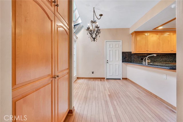 Detail Gallery Image 9 of 59 For 12305 Ridge, Los Angeles,  CA 90049 - 2 Beds | 2/1 Baths