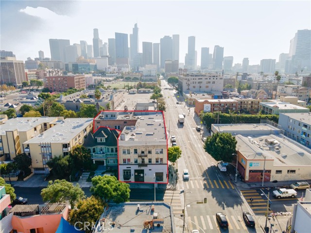 1735 7th Street, Los Angeles CA: https://media.crmls.org/medias/38c13b64-7389-4173-b147-b79a3ba35ee7.jpg
