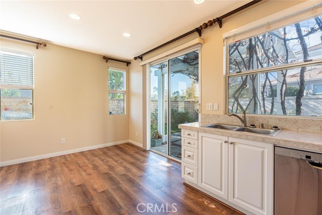 Detail Gallery Image 10 of 42 For 27807 Crown Court Cir #3,  Valencia,  CA 91354 - 3 Beds | 2/1 Baths