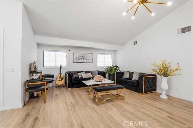 9739 Hillhaven Avenue, Tujunga CA: https://media.crmls.org/medias/38c23f34-a057-4f87-8588-5b820fcfeb13.jpg