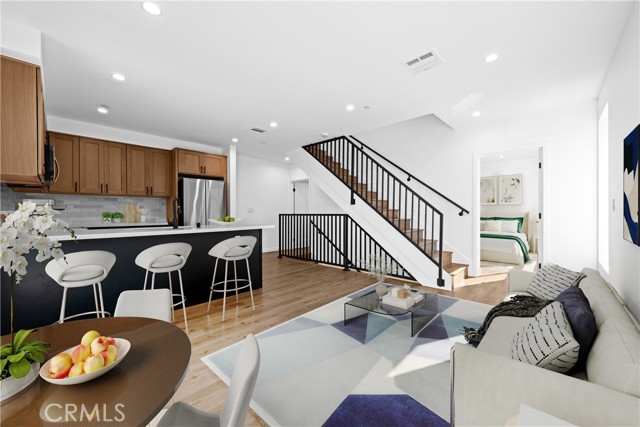 Detail Gallery Image 28 of 36 For 1342 Kingsley #1,  Los Angeles,  CA 90027 - 4 Beds | 4/1 Baths