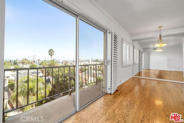 1115 S Elm Drive, Los Angeles CA: https://media.crmls.org/medias/38c2ca4c-9a97-49dc-9be8-3b008b57d547.jpg