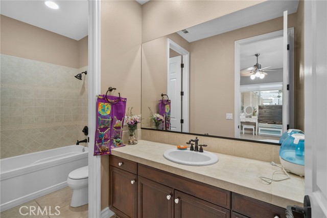 Detail Gallery Image 20 of 46 For 12065 Lamplighter Ln, Oak Hills,  CA 92344 - 5 Beds | 5/1 Baths