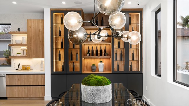 Detail Gallery Image 17 of 41 For 15473 La Maida St, Sherman Oaks,  CA 91403 - 5 Beds | 5/1 Baths