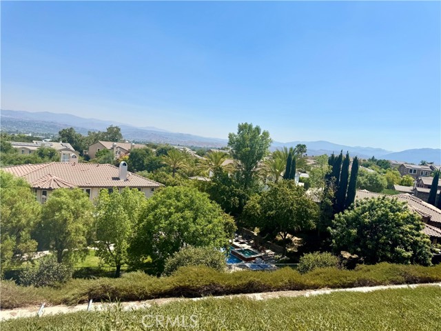 26480 Valley Oak Lane, Valencia CA: https://media.crmls.org/medias/38c4fbdb-1a2b-48e7-8fde-227af3e45f25.jpg