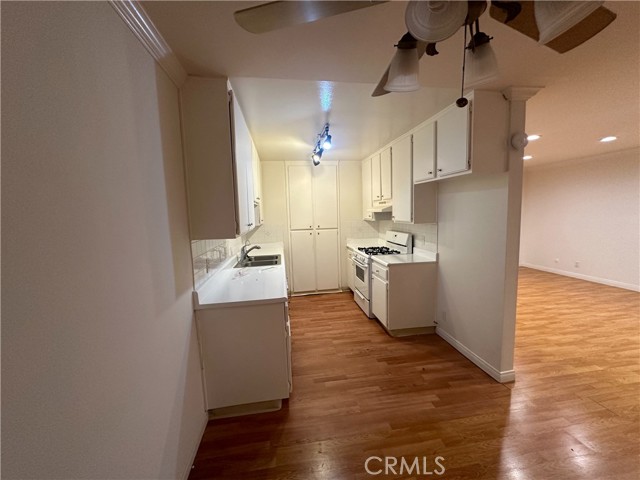 Detail Gallery Image 22 of 42 For 3010 Montrose #17,  Glendale,  CA 91214 - 1 Beds | 1 Baths