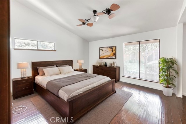 6300 N Palm Avenue, Fresno CA: https://media.crmls.org/medias/38c5b45f-d6fd-4f84-8a44-1f2f387b637a.jpg