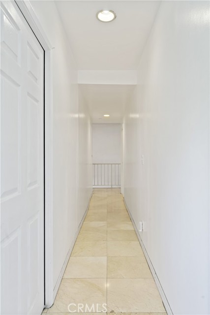 1438 Hillside Drive, Glendale CA: https://media.crmls.org/medias/38c5ba56-74c2-4f6e-ad38-680b10ed36fc.jpg