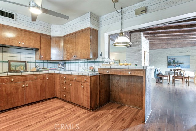 1422 W Riverside Drive, Burbank CA: https://media.crmls.org/medias/38c629bd-ad07-43eb-a34b-f11431ab1bc2.jpg