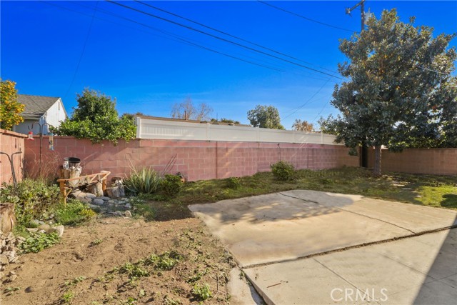 Detail Gallery Image 9 of 10 For 13616 Cornuta Ave, Bellflower,  CA 90706 - 4 Beds | 1/1 Baths
