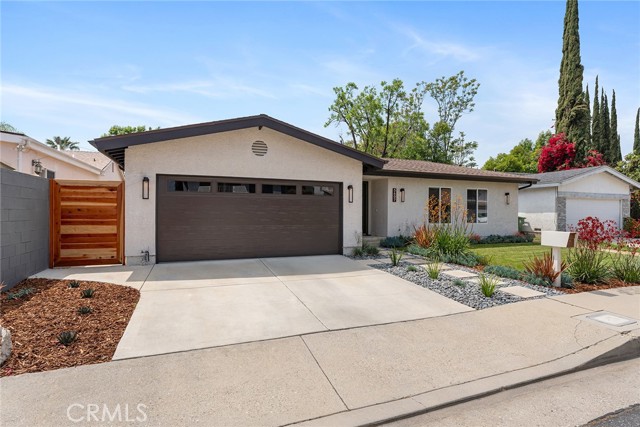 Detail Gallery Image 3 of 42 For 5607 Royer Ave, Woodland Hills,  CA 91367 - 4 Beds | 2 Baths