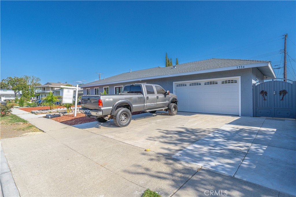 1224 E Live Oak Court