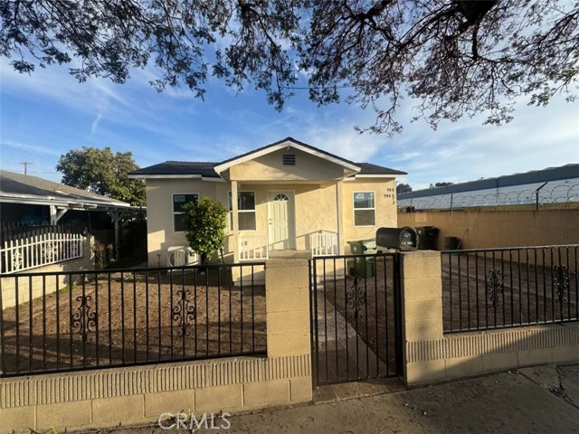 914 E O Street, Wilmington CA: https://media.crmls.org/medias/38c87fa6-3e37-43ba-b76a-f65454ff999c.jpg