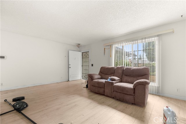 6889 Olympia Dr, Riverside, CA 92503 photo 7