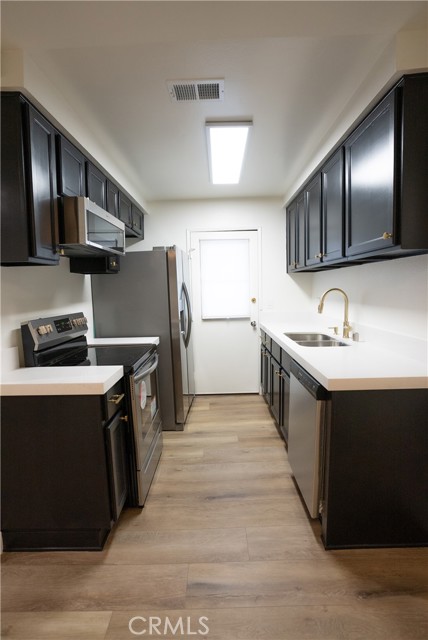 2057 Avenida Placida, 4 photo 6
