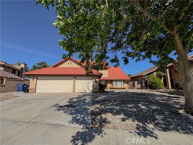 39360 Longhorn Court, Palmdale CA: https://media.crmls.org/medias/38cba42a-e47a-4420-a9db-62efd686394a.jpg