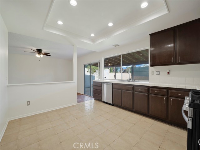 Detail Gallery Image 11 of 36 For 7952 Laramie Ave, Winnetka,  CA 91306 - 4 Beds | 2/1 Baths