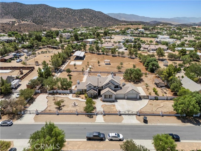 9744 Sweetwater Drive, Agua Dulce CA: https://media.crmls.org/medias/38ccffbe-d09e-4437-bd9e-24391b6221fb.jpg