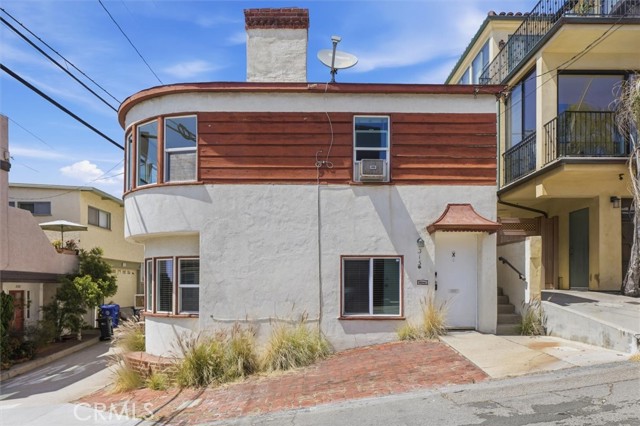 315 33rd, Manhattan Beach, California 90266, 2 Bedrooms Bedrooms, 0 ,2 BathroomsBathrooms,Residential,For Sale,33rd,0,SB26105539