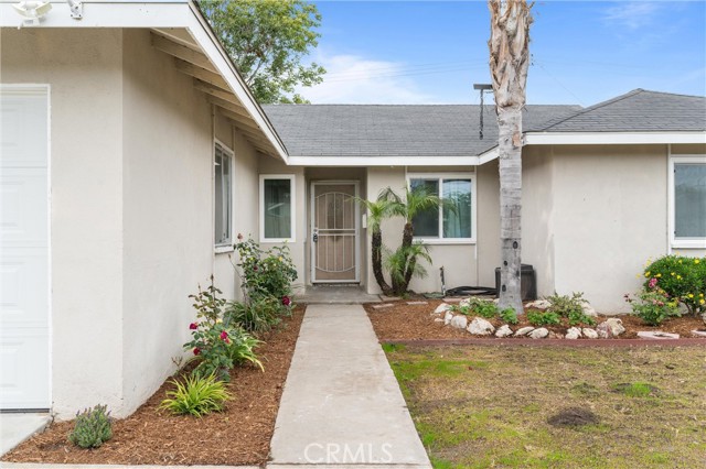 Detail Gallery Image 3 of 23 For 5561 Spa Dr, Huntington Beach,  CA 92647 - 4 Beds | 2 Baths