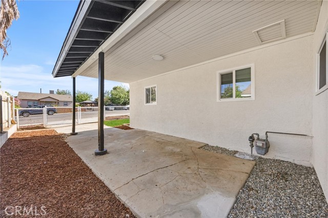 326 Water Street, Bakersfield CA: https://media.crmls.org/medias/38cf7897-43a2-46d3-b7d1-8ed4aa30ddda.jpg