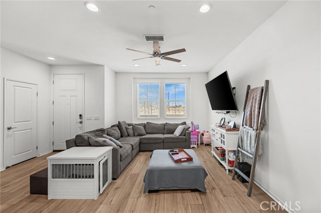 Detail Gallery Image 5 of 39 For 16025 Main St, Chino,  CA 91708 - 3 Beds | 2/1 Baths