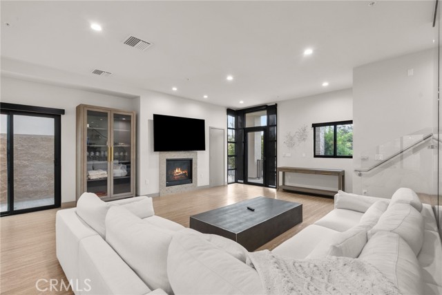 Detail Gallery Image 9 of 37 For 18703 Redwing St, Tarzana,  CA 91356 - 3 Beds | 2/1 Baths