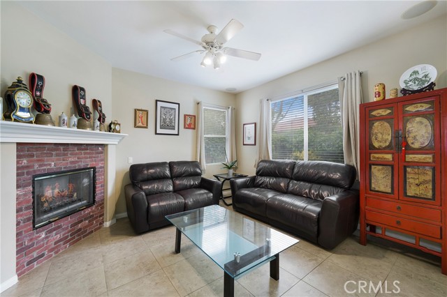 13 Arborside Way, Mission Viejo CA: https://media.crmls.org/medias/38d27afe-4a2f-47d6-8e07-e6fd17b22530.jpg