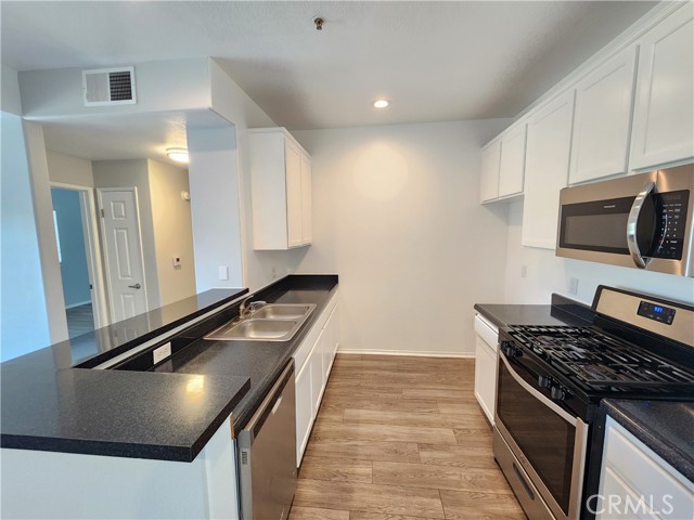 Detail Gallery Image 9 of 20 For 1215 E San Antonio Dr, Long Beach,  CA 90807 - 3 Beds | 2 Baths