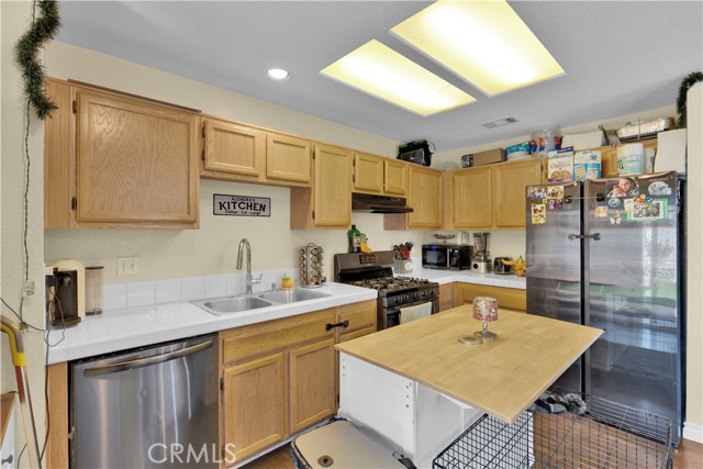 Detail Gallery Image 4 of 9 For 15248 Lynch Ct, Adelanto,  CA 92301 - 5 Beds | 2 Baths