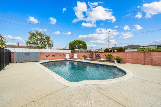 6051 Camphor Avenue, Westminster CA: https://media.crmls.org/medias/38d45f12-4ee6-4e03-9070-1619591379df.jpg