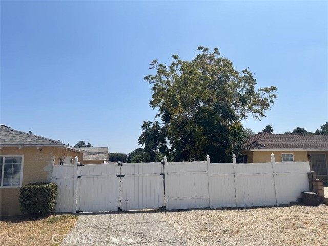 17387 Merrill Avenue, Fontana CA: https://media.crmls.org/medias/38d48302-6d09-43d9-aaba-70d935bf83f4.jpg