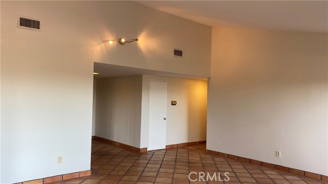 Detail Gallery Image 11 of 35 For 5974 Maury Ave, Woodland Hills,  CA 91367 - 3 Beds | 2 Baths