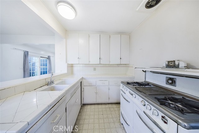 1324 S 1st Avenue, Arcadia CA: https://media.crmls.org/medias/38d523c2-0e67-40a0-9a45-f4bbd9693c87.jpg