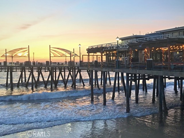 Redondo Pier and Kincaids Restaurant