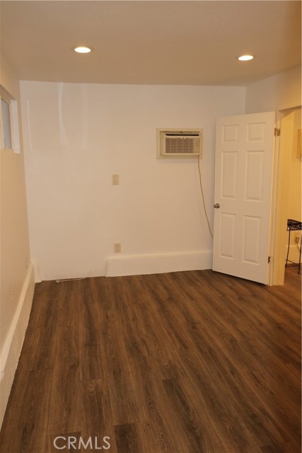 Detail Gallery Image 5 of 8 For 10799 Sherman Grove Ave, Sunland,  CA 91040 - 1 Beds | 1 Baths