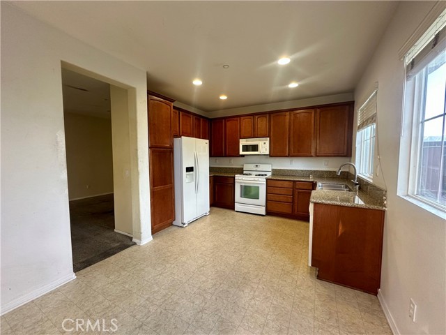 Detail Gallery Image 5 of 19 For 15431 Park Point #108,  Lake Elsinore,  CA 92532 - 3 Beds | 2/1 Baths