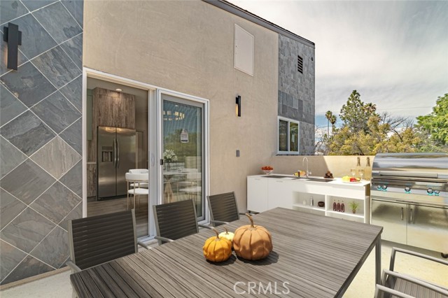 Detail Gallery Image 10 of 31 For 18750 Collins St, Tarzana,  CA 91356 - 7 Beds | 6 Baths