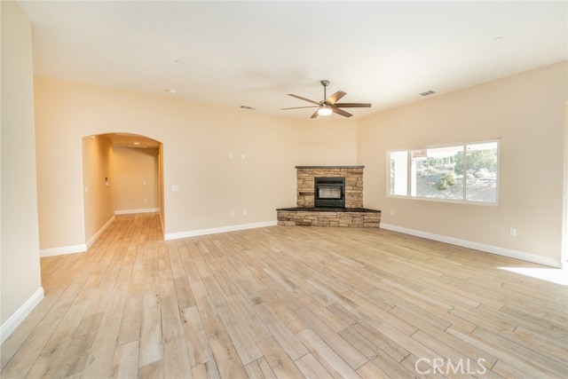 Detail Gallery Image 15 of 44 For 1275 Hollister, Pinon Hills,  CA 92372 - 4 Beds | 2 Baths