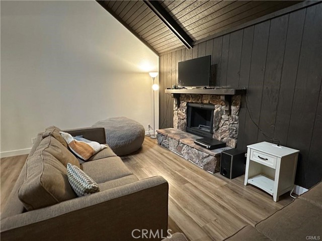 Detail Gallery Image 3 of 18 For 439 Tanglewood Dr, Big Bear City,  CA 92314 - 4 Beds | 2 Baths