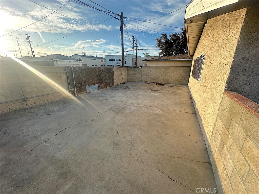 https://media.crmls.org/medias/38d99de1-ad28-41ea-8a6a-808bb44fe2c3.jpg?preset=X-Large